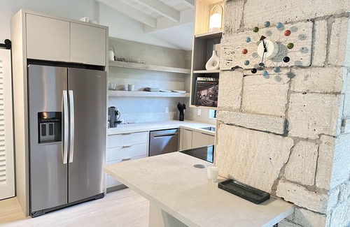 Southwest Coconut Grove House | Coconut Grove Mid-Century Jungle Oasis