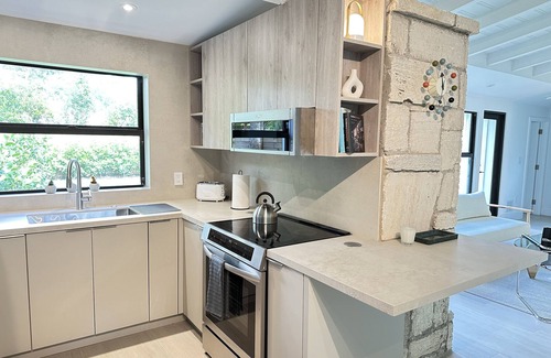 Southwest Coconut Grove House | Coconut Grove Mid-Century Jungle Oasis