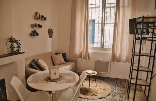 Beaucaire Apartment | Cocoon 2 - Chamant studio au centre de BEAUCAIRE