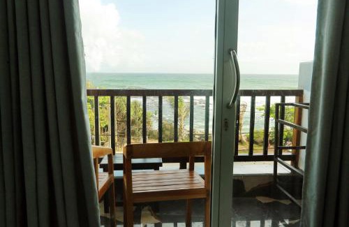 Midigama East Hotel | Cocos