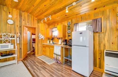 Cody Cabin | Cody Vacation Rental Near Cedar Mountain!