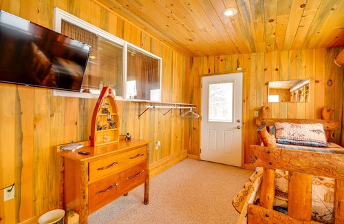 Cody Cabin | Cody Vacation Rental Near Cedar Mountain!