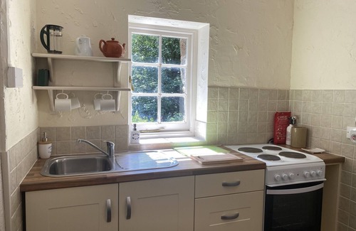 Caerdeon Cottage | Coedmor Cottage, Romantic Cottage set in Snowdonia National Park