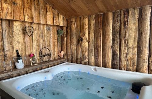 Cramoisy Bed & Breakfast | Coeur de Lodge spa privatif