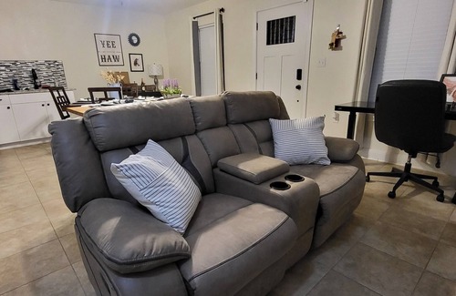 Oatmeal House | Coffee & tea bar, wine bar. New appliances. Extended stays allowed. KING BED.