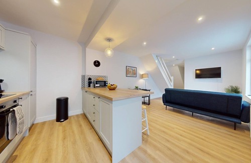 Cathays Apartment | Cohost Partners Charming 1BR Flat Cardiff Bay