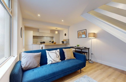 Cathays Apartment | Cohost Partners Charming 1BR Flat Cardiff Bay