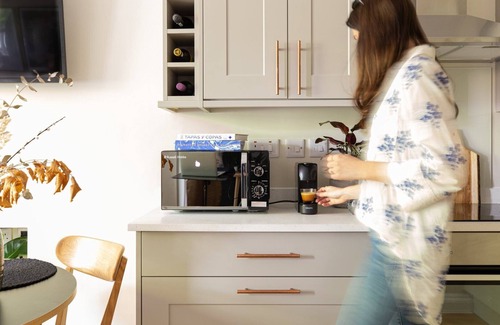 Adamsdown Apartment | Cohost Partners Chic 1BR in Roath with Free WiFi