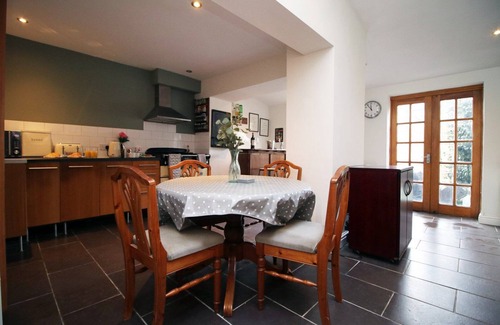 Splott House | Cohost Partners Modern Retreat in Cardiff