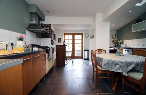 Splott House | Cohost Partners Modern Retreat in Cardiff