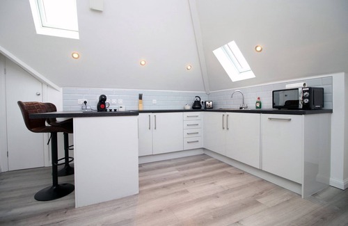 Filton House | Cohost Partners Stylish Bristol Flat With Parking