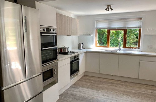 New Forest District Cabin | Colbury Lodge * Hot Tub* on the edge of the New Forest