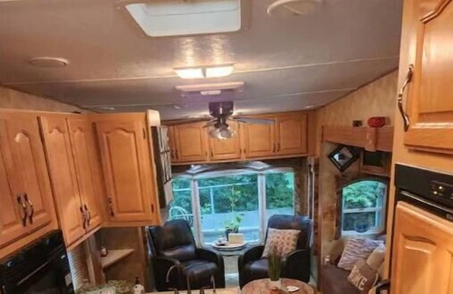Malletts Bay House | Colbys Camper