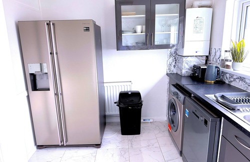 Colchester House | Colchester City Luxury with free Parking and Wifi