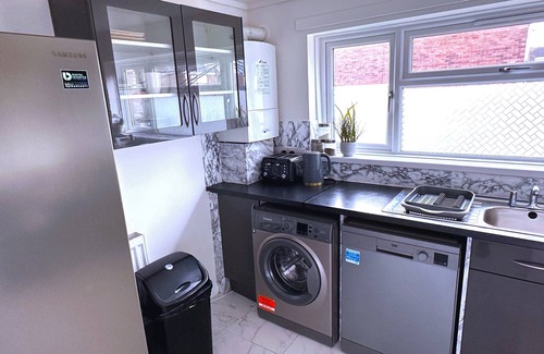 Colchester House | Colchester City Luxury with free Parking and Wifi