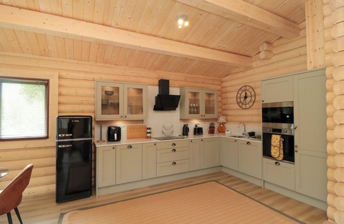 Carlton-in-Cleveland Cottage | COLDMOOR LODGE 6, romantic, with hot tub in Stokesley
