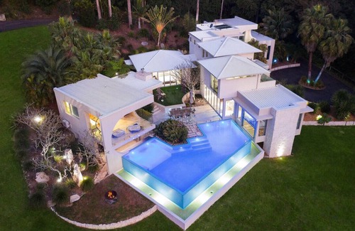 Erina House | Colenso Luxury Home, Perfect for Friends & Family