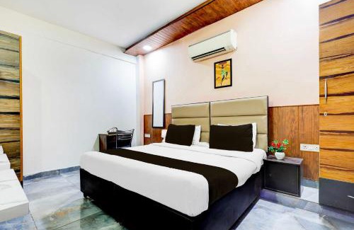 Rohini Hotel | Collection O DTU Main Gate Delhi