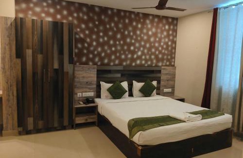 Kazhakuttam Hotel | Collection O Govt Engineering College Formerly Anby Plaza