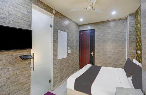 Delhi Hotel | Collection O Model Town Metro View