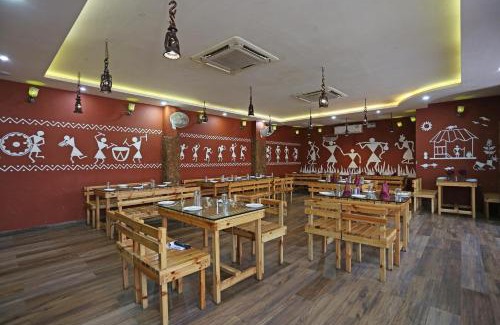 Gwalior Hotel | Collection O The Golden Village Nehru Park