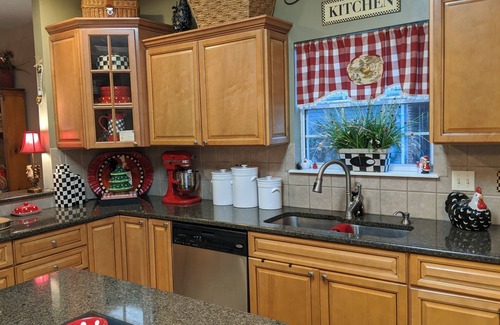 Branson Cottage | Colleen's Cottage in Cross Creek- Cozy Part-Time Corporate Monthly Rental🏡