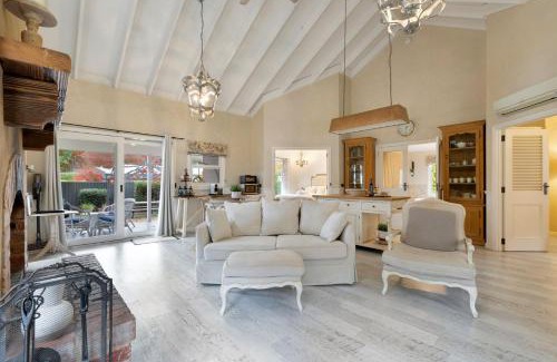 Bright House | Collins Cottage - Luxury Accommodation