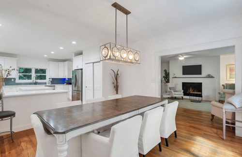 Southampton House | COLONIAL COMPOUND WITH OVERSIZED LIVING ROOMS, GYM, AND ARCADE ROOM, CLOSE.