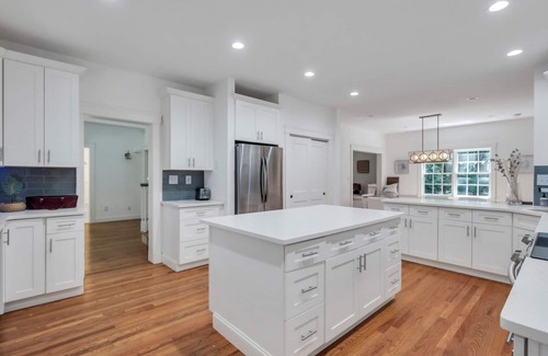 Southampton House | COLONIAL COMPOUND WITH OVERSIZED LIVING ROOMS, GYM, AND ARCADE ROOM, CLOSE.