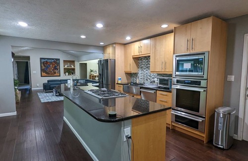 Marietta House | Colony Bungalow - Family & Groups - Modern Lux