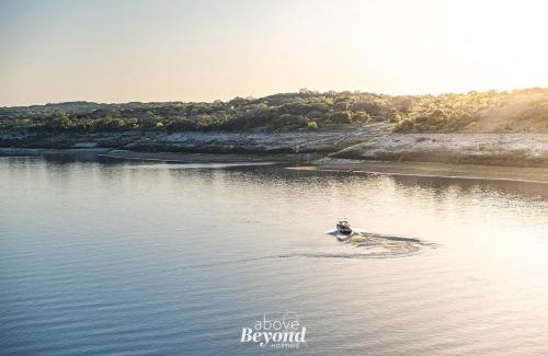 Highland Lake Estates House | Color Pop by the Pool!