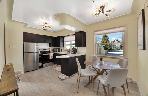 Quinnesec House | Color Season is Here! Mid-modern 2 beds with King/Queen