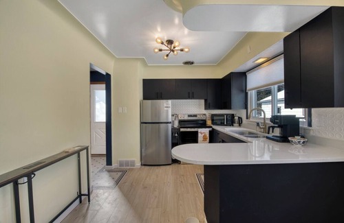 Quinnesec House | Color Season is Here! Mid-modern 2 beds with King/Queen