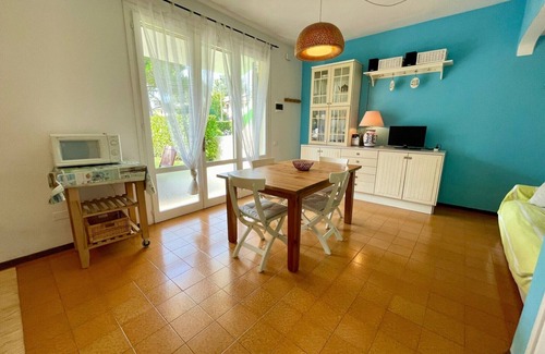 Porto Santa Margherita Villa | Colorful house with pool and garden