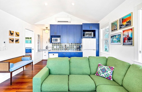 Crestview Apartment | Colorful and Cozy★King Bed ★Near UT, Domain, Downtown