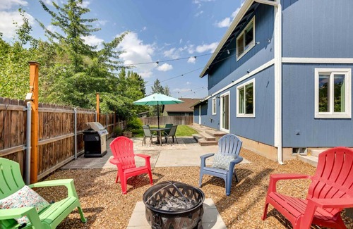Mountain View District House | Colorful Bend Home with Yard and Fire Pit!