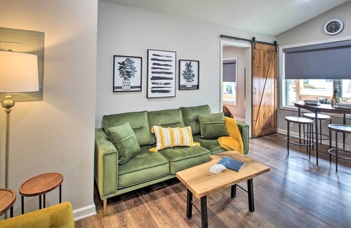 Hot Springs Cottage | Colorful Cottage 7 in Spa City ~ 1 Mi to Dtwn