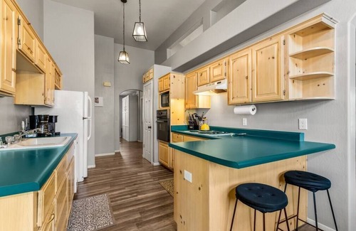 Munds Park House | Colorful Gem ~ BBQ ~ Yard Games