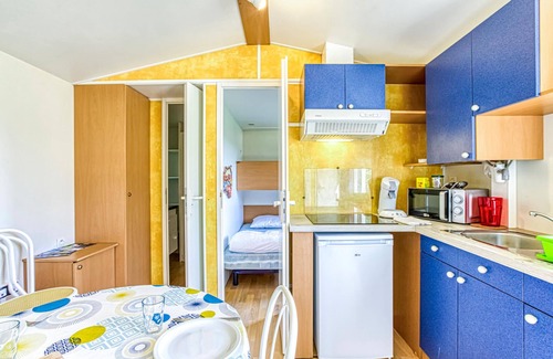 Gages Apartment | Colorful mobile home with panoramic view of the surrounding landscape