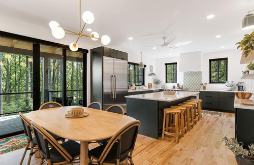 Skyland House | Colorscape | Bright 4BR Mountain Retreat w/Hot Tub, Ping Pong & Biltmore Pass