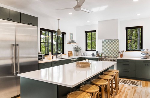 Skyland House | Colorscape | Bright 4BR Mountain Retreat w/Hot Tub, Ping Pong & Biltmore Pass