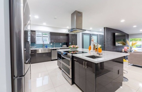 Golden Glades Villa | Colosal Football Field Villa w/Cinema+Terrace+Gym+Heated Pool