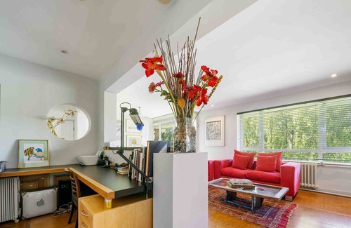Chelsea Riverside Apartment | Colourful 2 bed, 2 bath Chelsea apt with balcony