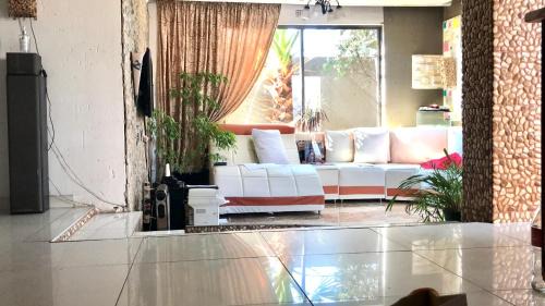 Greater Johannesburg Metropolitan Area House | Colourful modern home