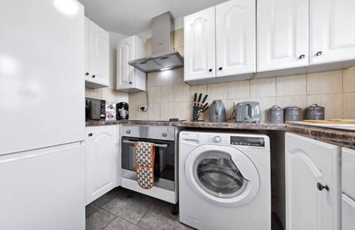 South Bermondsey House | Colourful & Spacious Central Ldn House - Sleeps 6