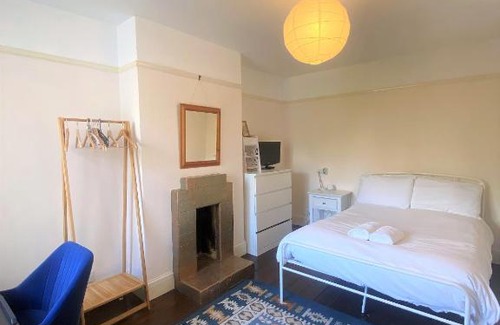 Southville House | Colourful vintage-styled home in lovely Southville