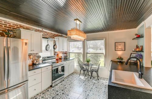 Columbia House | Columbia Cottage with Patio 1 Mi to Downtown!