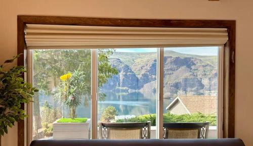 Sunland Estates House | Columbia River Gorge Cabin with Gorgeous View!