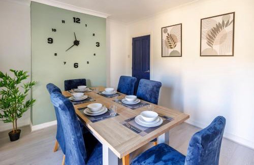 Sutton-in-Ashfield Apartment | Columbia - Sleeps 5, WiFi, Parking, Netflix, Near Observatory