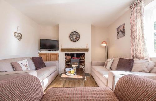 Saxmundham House | Columbine Cottage, Middleton